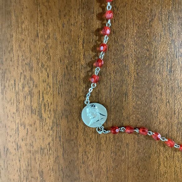 Vintage Pope John Paul II Red Bead Catholic Rosary Crucifix - Picture 3 of 4